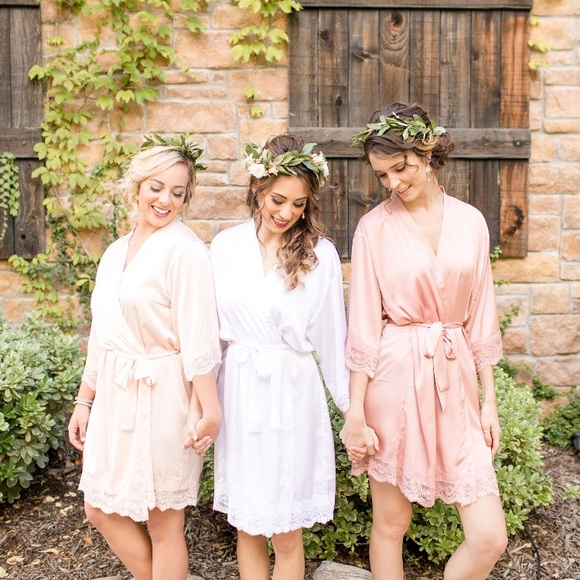 💥💥💥💥NEVER WORN BRIDAL ROBE 💥💥💥💥 - Picture 3 of 3